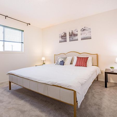 Main Floor Suite, 3 Bdr, 4Bd Spacious And Cozy คาลการี ภายนอก รูปภาพ