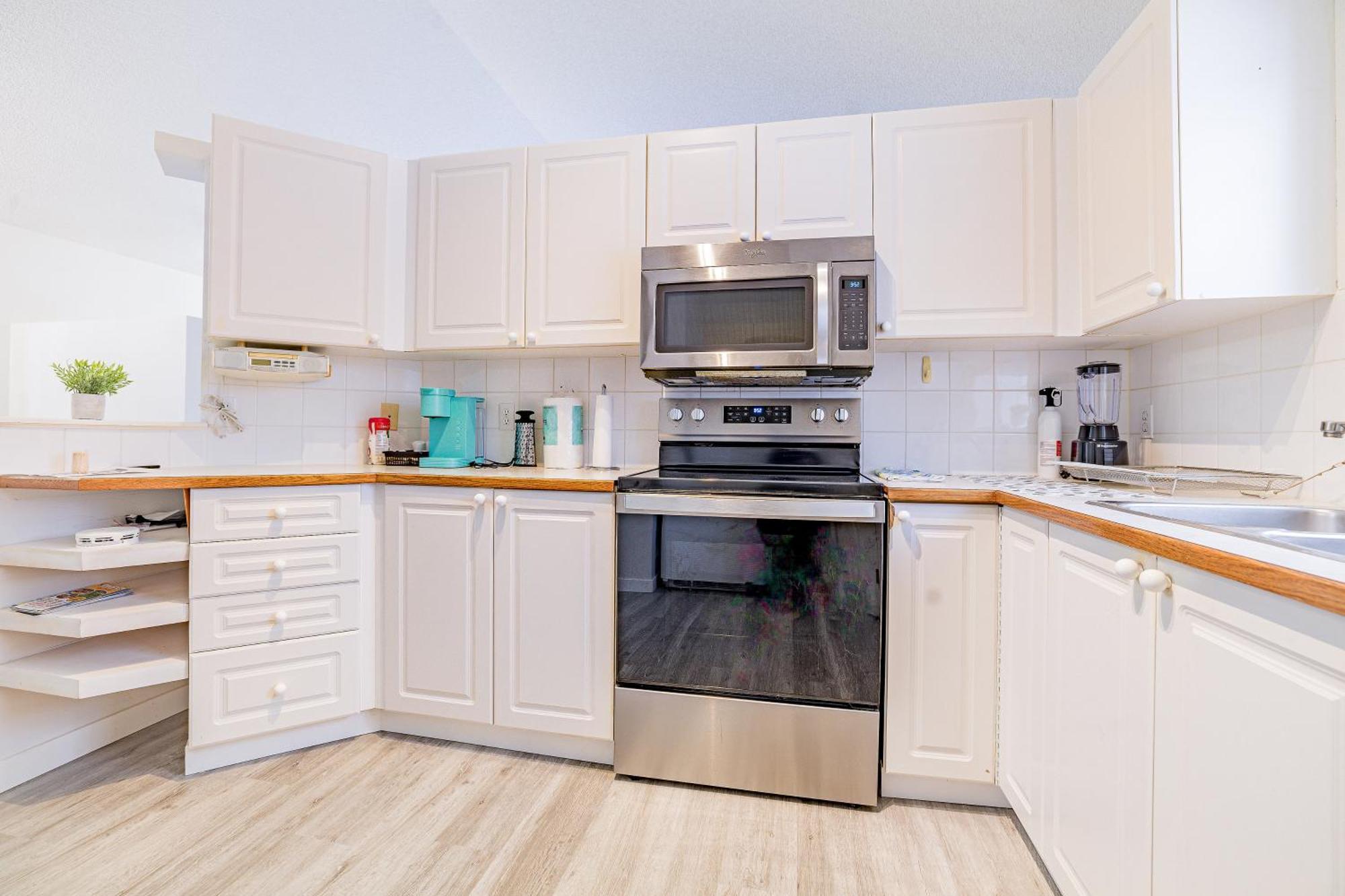 Main Floor Suite, 3 Bdr, 4Bd Spacious And Cozy คาลการี ภายนอก รูปภาพ
